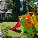 Vakantiehuis Summer House -room For 5 People In 1st Floor - J Velipojë