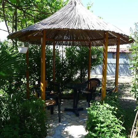 Summer House -room For 5 People In 1st Floor - J Dom wakacyjny *
