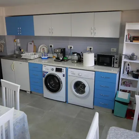 Summer House -room For 5 People In 1st Floor - J Velipojë