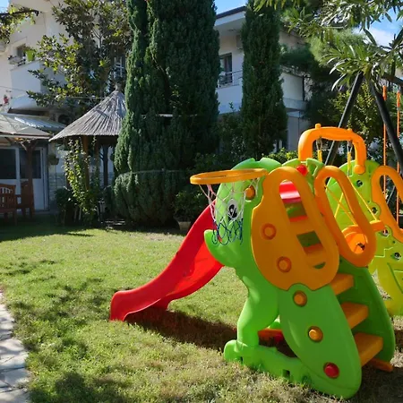 Dom wakacyjny Summer House -room For 5 People In 1st Floor - J Velipojë