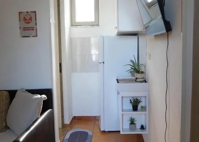 Summer House -room For 5 People In 1st Floor - J Velipojë
