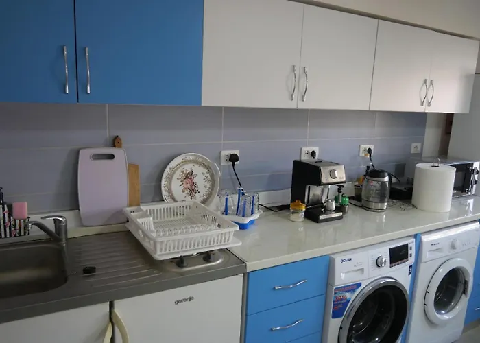 Summer House -room For 5 People In 1st Floor - J 度假居 Velipojë