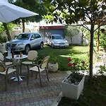 펜션 Summer House -room For 5 People In 1st Floor - J Velipojë