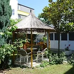 Summer House -room For 5 People In 1st Floor - J Velipojë