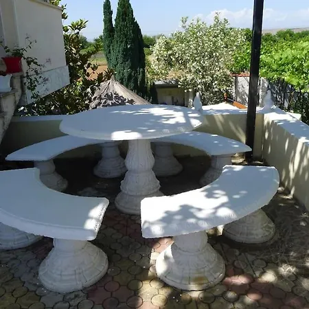 Summer House -room For 5 People In 1st Floor - J Сasa de vacaciones *