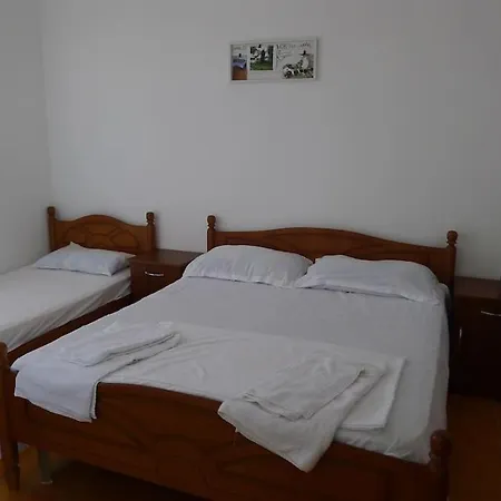 Summer House -room For 5 People In 1st Floor - J Velipojë
