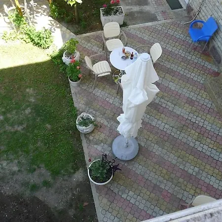 Summer House -room For 5 People In 1st Floor - J Сasa de vacaciones *