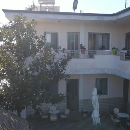 Summer House -room For 5 People In 1st Floor - J Velipojë
