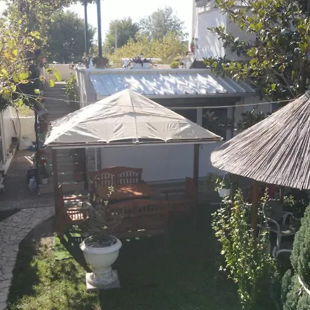 Summer House -room For 5 People In 1st Floor - J Feriehus Velipojë
