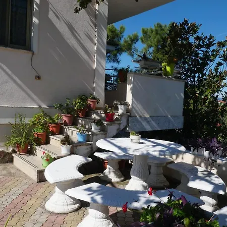 Summer House -room For 5 People In 1st Floor - J Velipojë
