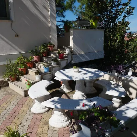 Feriehus Summer House -room For 5 People In 1st Floor - J Velipojë