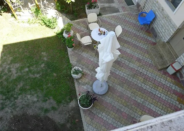Summer House -room For 5 People In 1st Floor - J 度假居 *