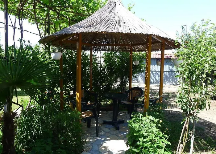 Summer House -room For 5 People In 1st Floor - J 度假居 *