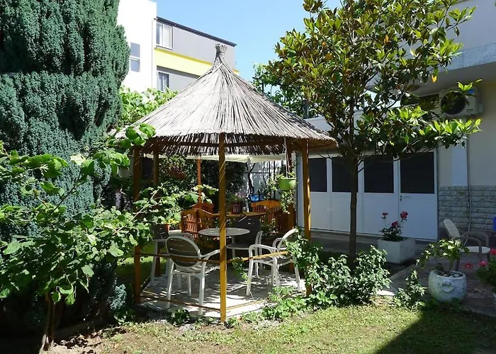 Summer House -room For 5 People In 1st Floor - J Velipojë