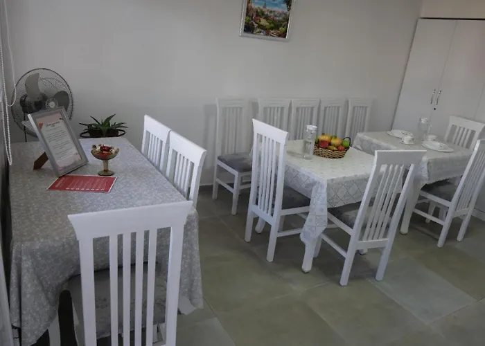 Summer House -room For 5 People In 1st Floor - J 度假居 *