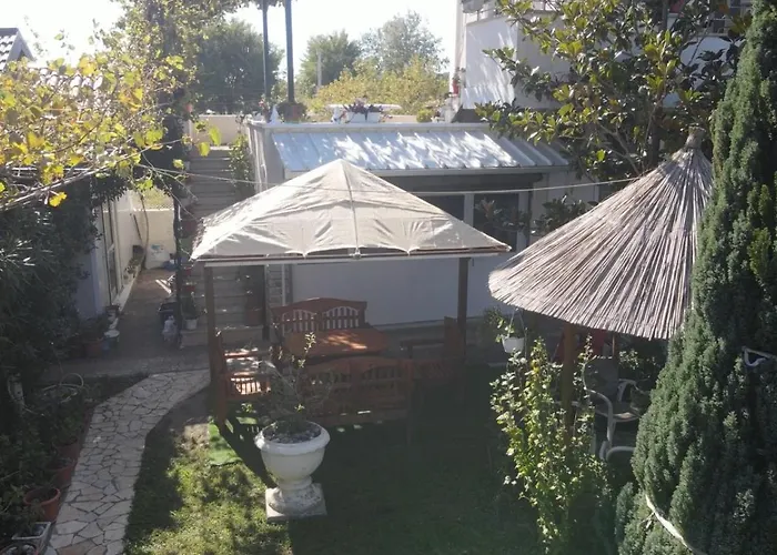 Summer House -room For 5 People In 1st Floor - J 度假居 Velipojë