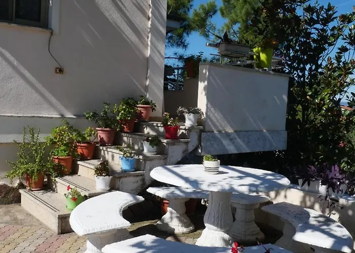 Summer House -room For 5 People In 1st Floor - J Velipojë